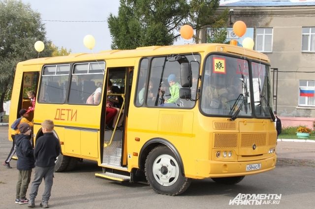 Один из школьных автобусов уже отправился в спортшколу Крутой Горки.