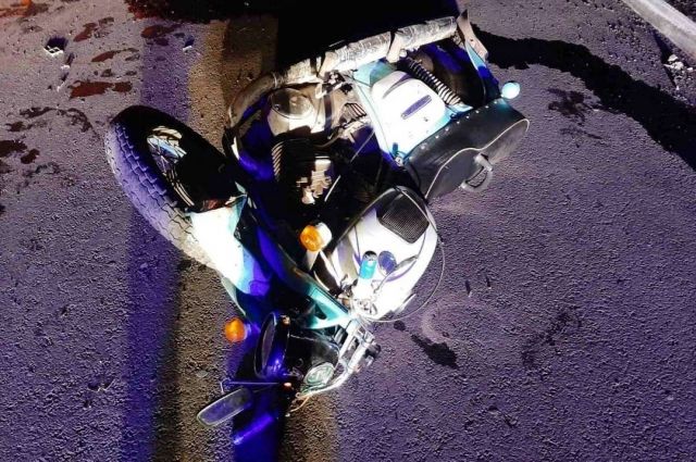 Мотоциклист выехал на встречную полосу и столкнулся с автомобилем в Свирске