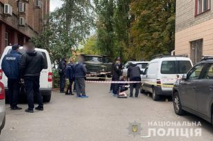 В Черкассах неизвестный стрелял на улице в мужчину: он скончался в больнице.