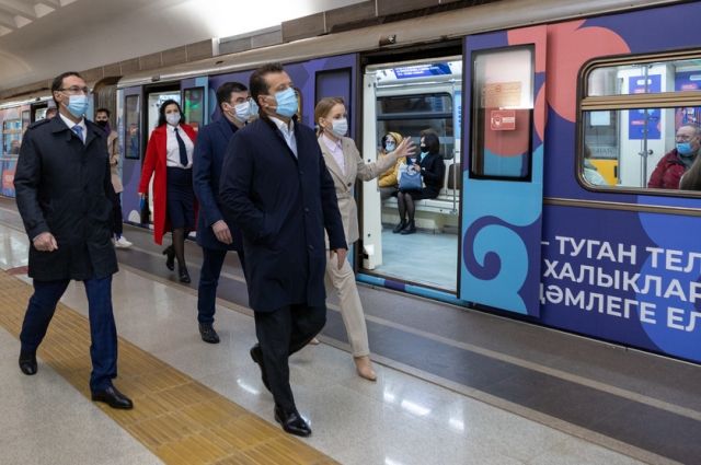 Мэр Казани во Всемирный день без автомобиля доехал до работы на метро