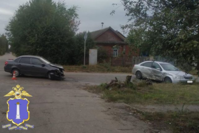 В Ульяновске «Гранта» врезалась в «Шевроле»: пострадали водители