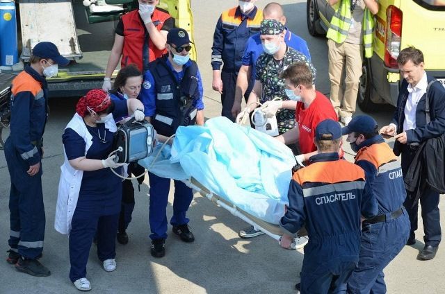 Реаниматологи ДРКБ сопровождали пятерых раненых до самолёта, который транспортировал детей на лечение в Москву.
