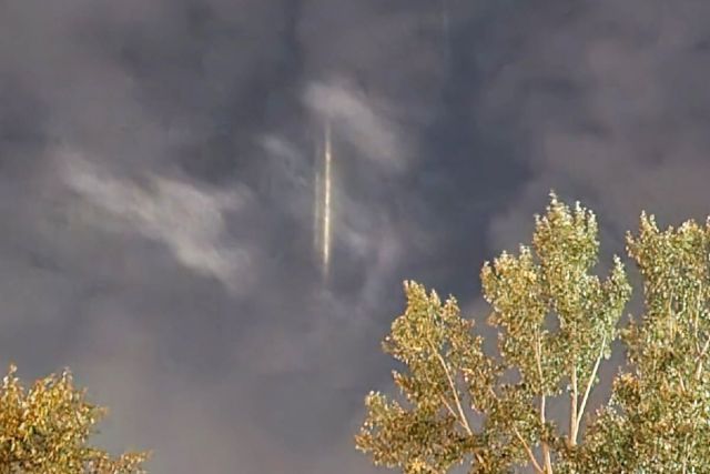 Необычный столб света заметили над Нарымским сквером в Новосибирске