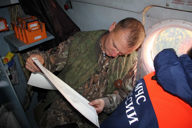 Аэромобильная группировка МЧС России во время поисков самолёта Ан-26, пропавшего с радаров