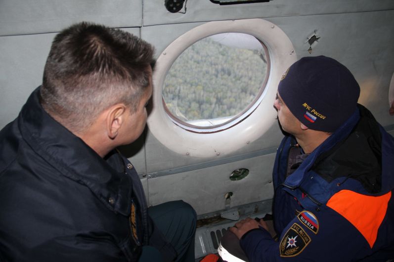 Аэромобильная группировка МЧС России во время поисков самолёта Ан-26, пропавшего с радаров