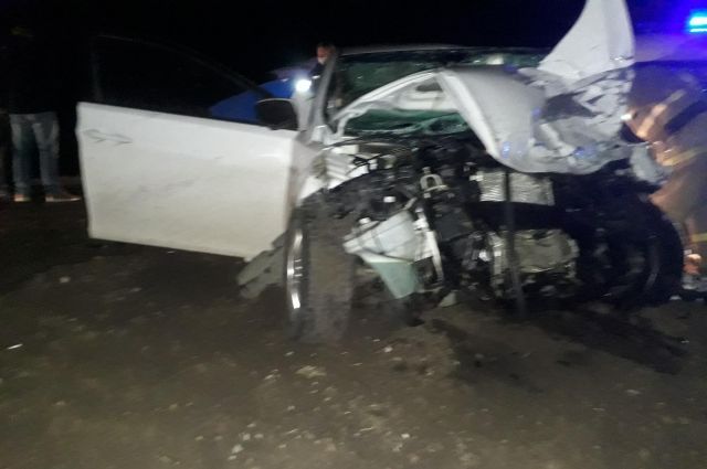 Под Самарой погиб водитель легковушки, выехавший на встречку и смятый фурой