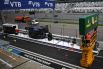 Пит-лейн трассы «Сочи Автодром» перед началом этапа чемпионата мира по кольцевым автогонкам в классе «Формула-1» — Гран-при России в Сочи