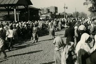 На войну мужчин провожали не так, как в армию - без песен, гармошек, плясок. Только со слезами на глазах.