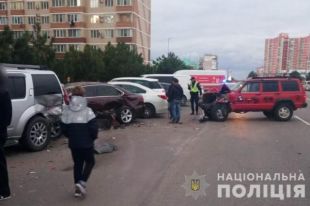 В Черноморск подросток протаранил припаркованные авто на машине матери