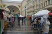 В полдень, под проливным дождем, начался гастрономический фестиваль «Кулинарные посольства». 