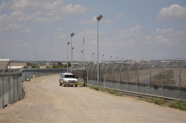 В Техасе задержали 14 мексиканских военных, пересекших границу с США