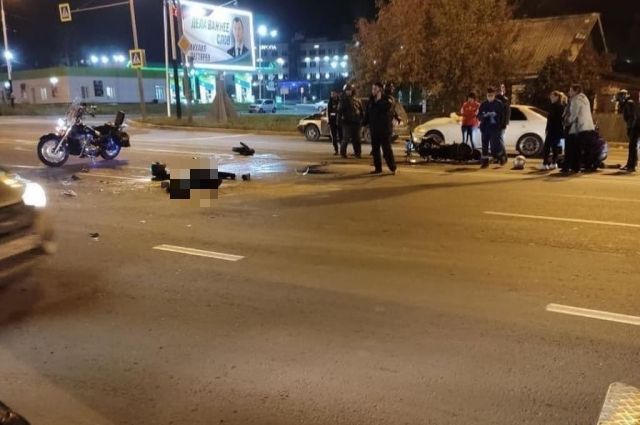 В Хабаровске мотоциклист погиб под колесами грузовика