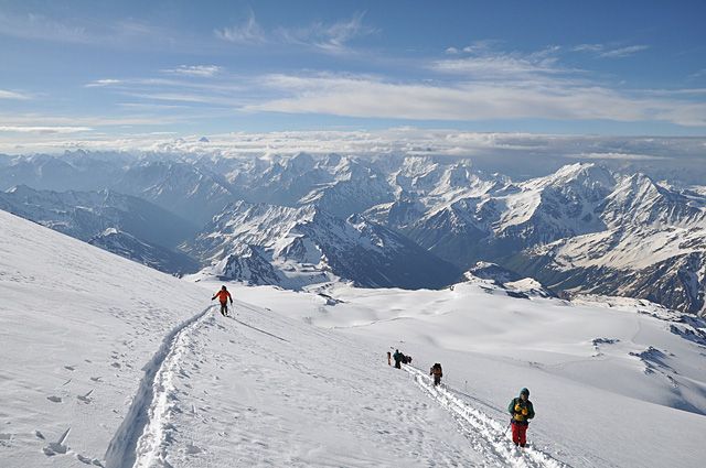 Подробности гибели альпинистов на Эльбрусе рассказал выживший петербуржец