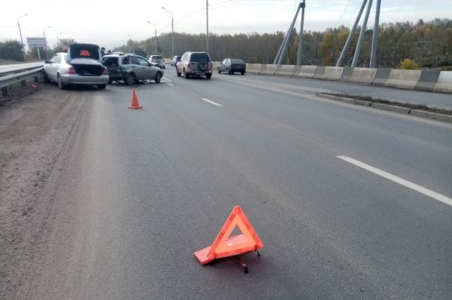В Красноярске на Енисейском тракте в ДТП столкнулись шесть автомобилей