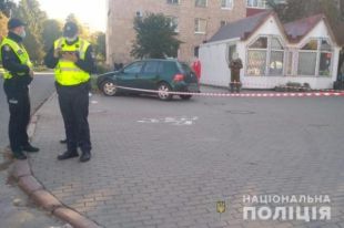 В Луцке водитель сбил мужчину, который стоял на остановке.