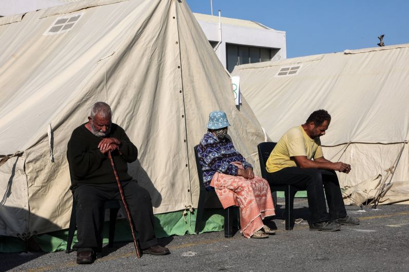Лагерь для пострадавших от землетрясения жителей на Крите