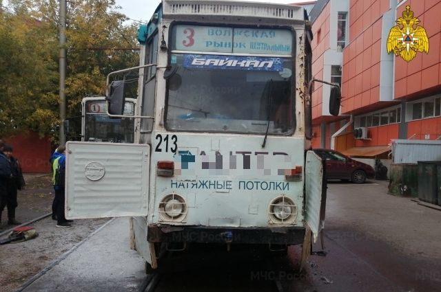 Трамвай загорелся в районе улицы Волжская в Иркутске