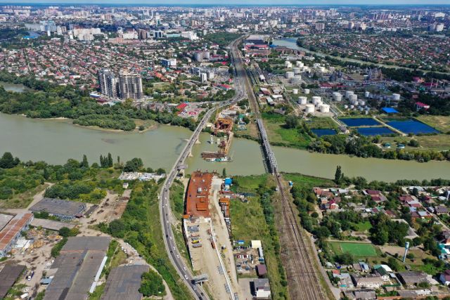 Река Кубань в Краснодаре и Яблоновский мост.