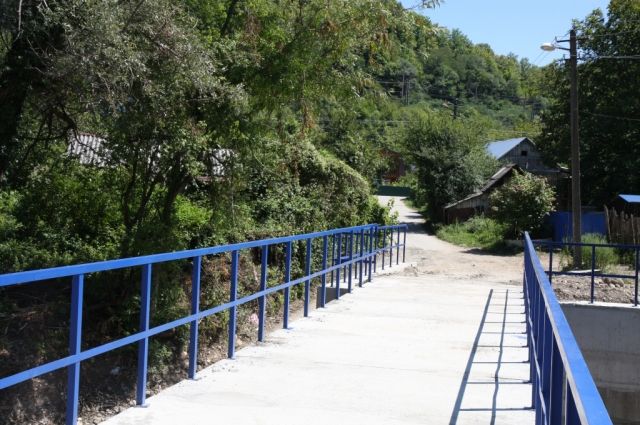 Губернатор поручил ускорить восстановление моста в Туапсинском районе