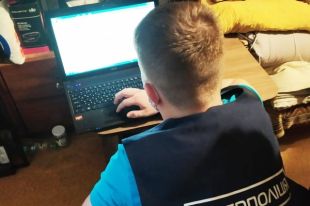 Шесть лет развращал малолетних и снимал порно: полиция задержала педофила.