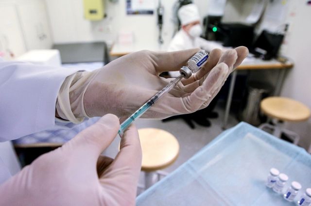 Более четырех тысяч псковичей прошли повторную вакцинацию от COVID-19