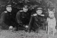 В.И. Ращупкин (в центре) с коллегами, 1948 год.