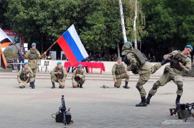 Банк «Открытие»: 40% россиян хотят, чтобы их дети служили в армии