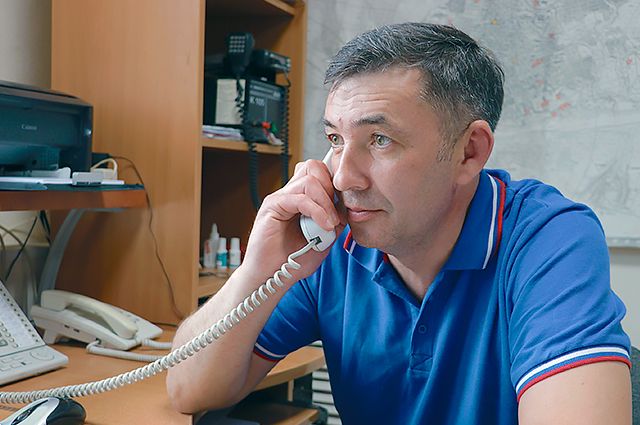 Диспетчеры принимают сообщения о всех внештатных ситуациях в городе.