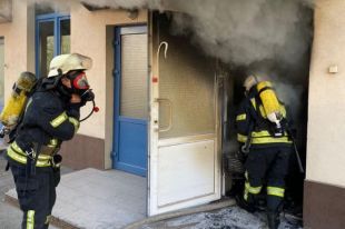 В гимназии Киева вспыхнул пожар: эвакуировали 1500 детей.