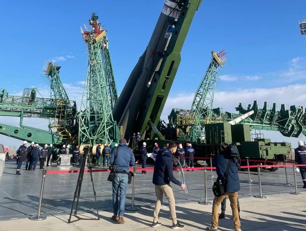 Установка ракеты на стартовый стол