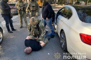 В Днепре задержали банду за убийство бизнесмена трехлетней давности.