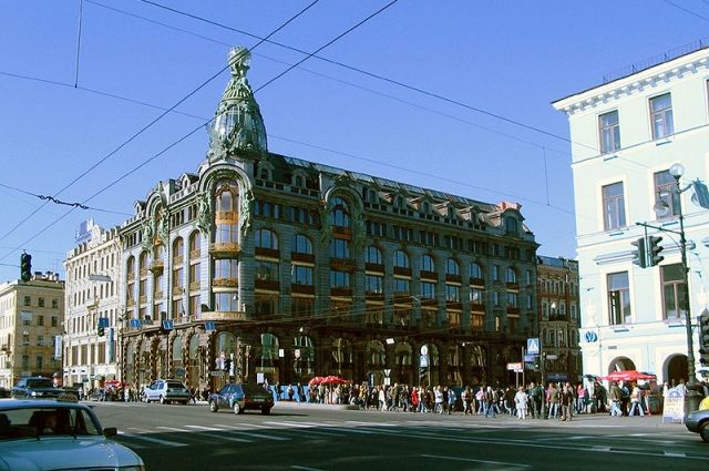 Вице-губернатор Петербурга обещал вернуть книжный магазин в Дом Зингера