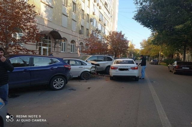 В центре Саратова произошло ДТП с пятью автомобилями