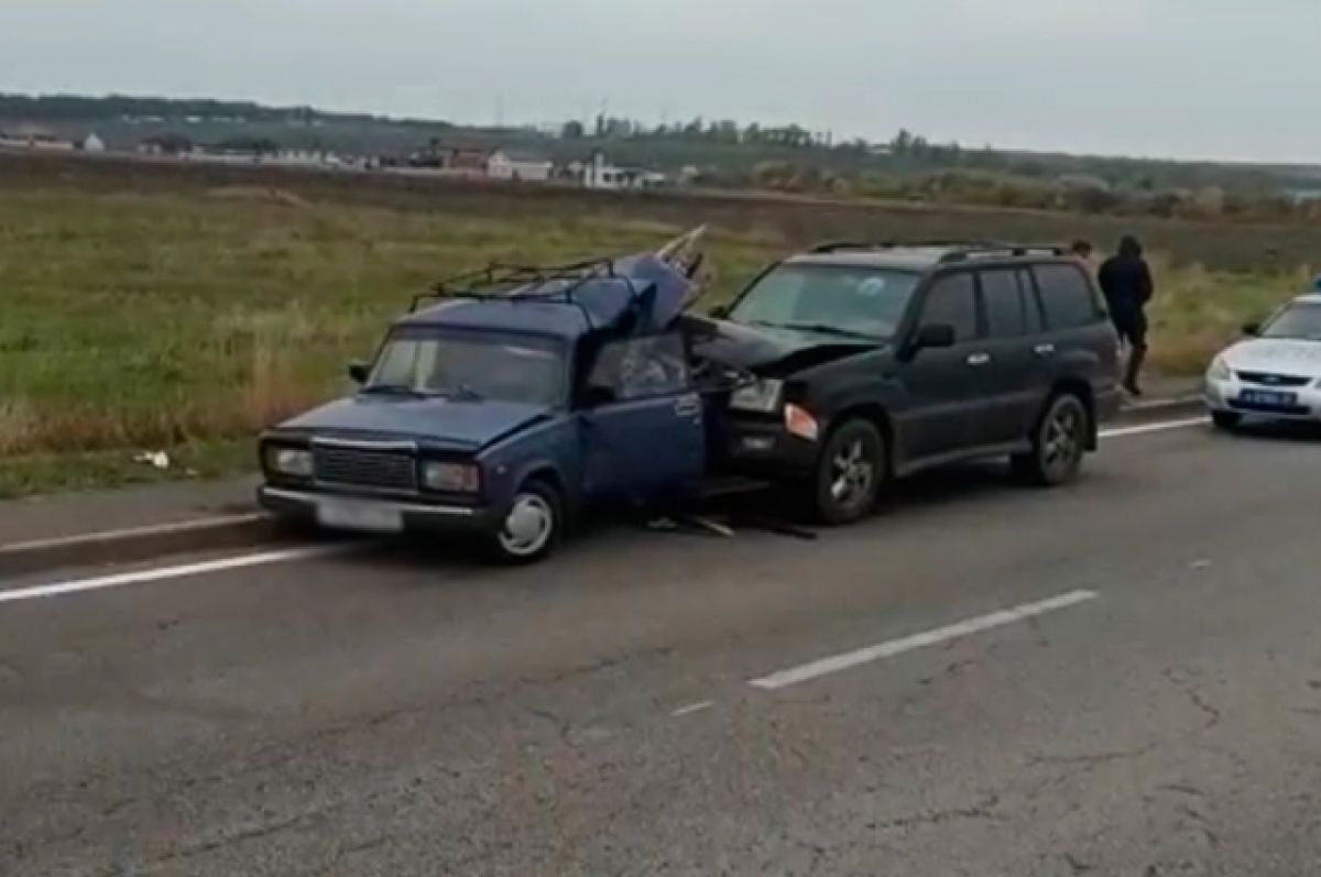 Под Белгородом внедорожник врезался в ВАЗ: трое пострадавших | АиФ Белгород