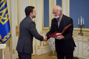 Зеленский передал звезду Героя Украины семье погибшего Кузьмы Скрябина