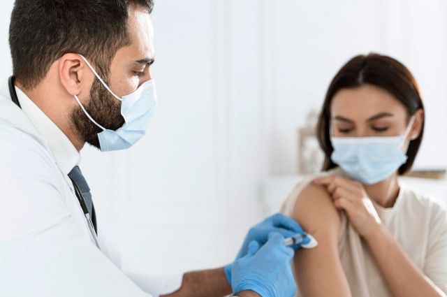 В Краснодаре более 430 тысяч человек вакцинировались от коронавируса
