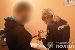 «Пока мама на работе»: в Одессе мужчина насиловал 7-летнюю падчерицу