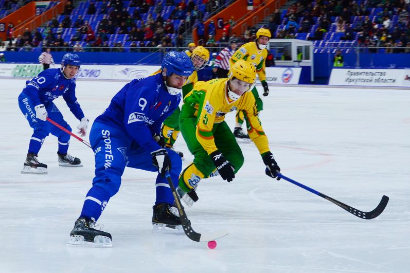 Финал кубка России по хоккею с мячом в Иркутске.