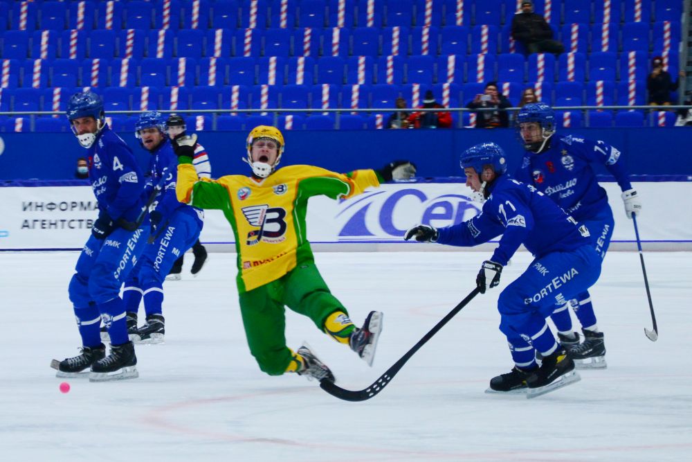 Финал кубка России по хоккею с мячом в Иркутске.