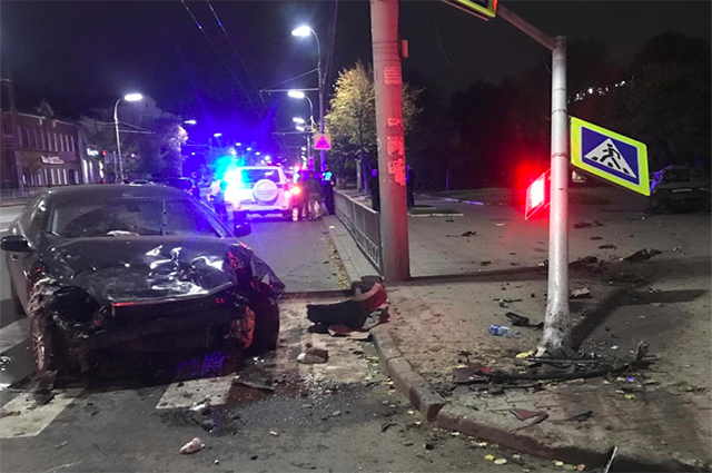 В Орле на улице Комсомольской автомобилист сбил светофор
