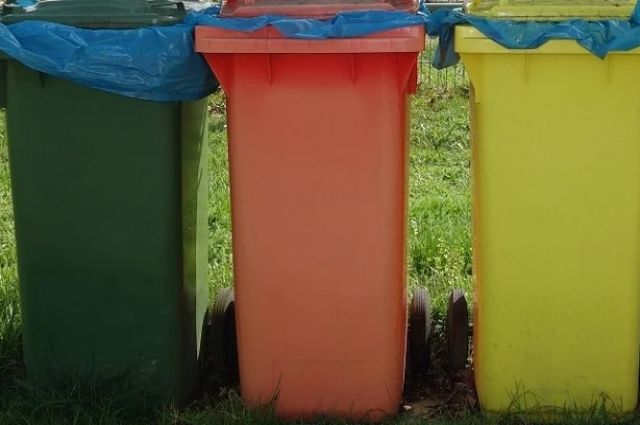 Оренбуржье закупает мусорные контейнеры для раздельного сбора ТКО. 