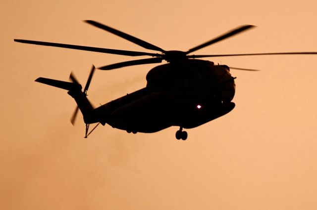 Три человека погибли при крушении армейского вертолета в Тунисе