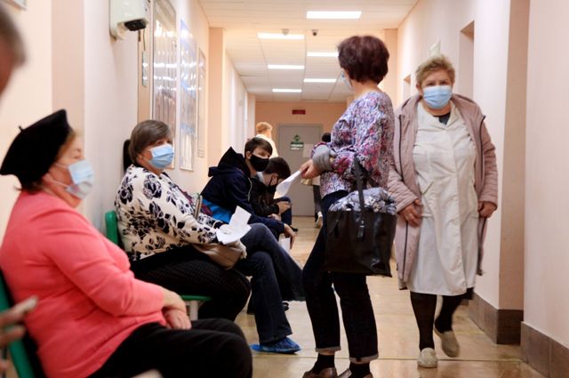 В Волгограде поликлиники едва справляются с потоком пациентов.