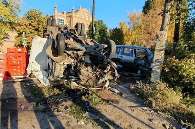 В Самаре на ул. Чекистов в столкновении с грузовиком погиб водитель «Нивы»