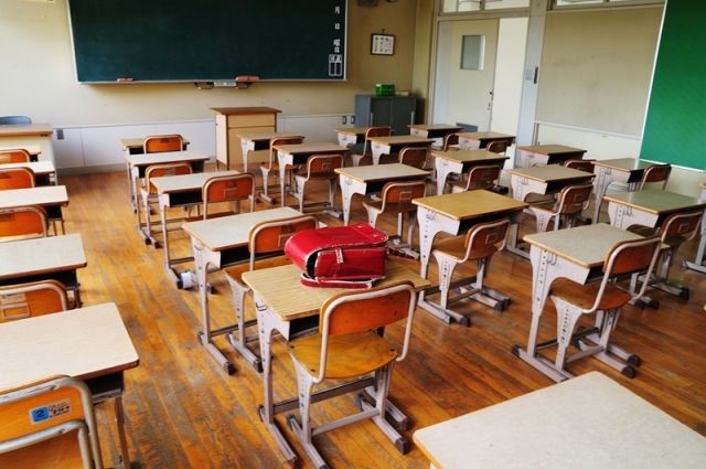 Более 10 школ в Махачкале и Каспийске перевели младшеклассников на удаленку