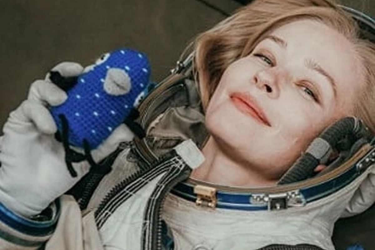 Какая актриса снималась в космосе