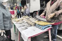 Торговцы на Аксайском рынке расскажут, как правильно выбрать рыбу.