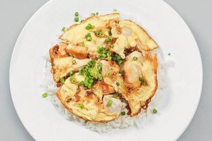 Японский омлет с рисом и курицей: пошаговый рецепт приготовления.