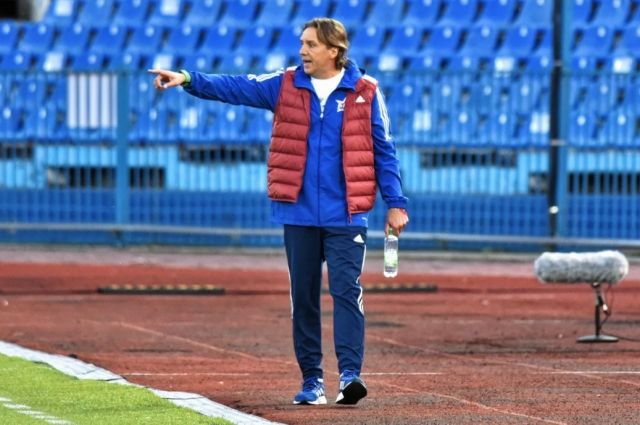 Двух игроков и тренера удалили у «СКА-Хабаровск» в матче с «Балтикой»