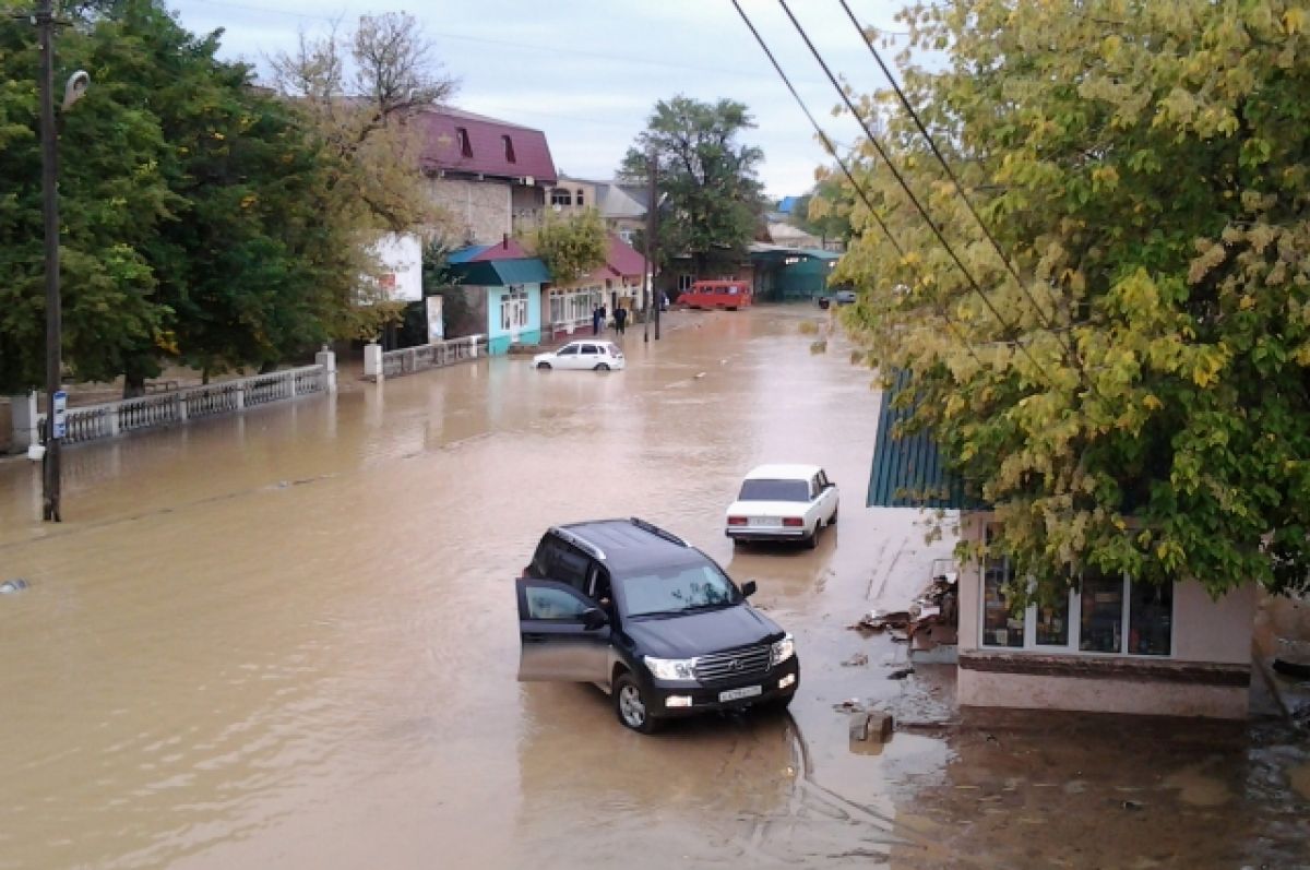 Погода в дербенте на неделю самый точный. Дагестан наводнение Дербент. Река Черкес озень. Потоп в Дербенте. Наводнения.